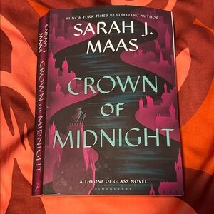 Crown of Midnight - Purple Novel by Sarah J Maas
